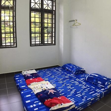 Jiaxin Hostel Ulu Tiram Esterno foto