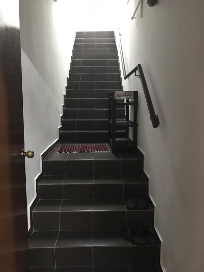 Jiaxin Hostel Ulu Tiram Esterno foto