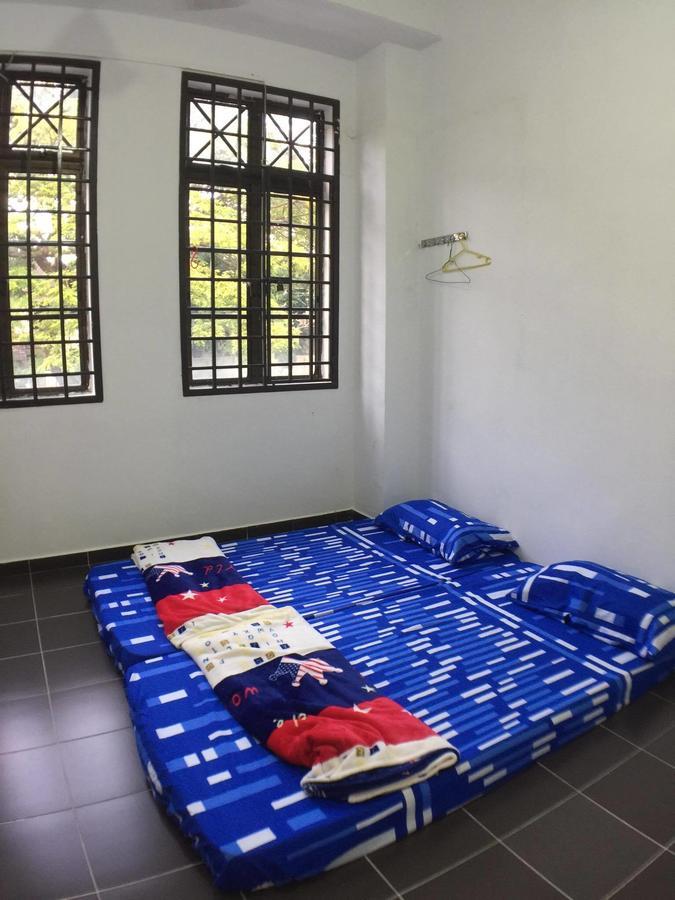Jiaxin Hostel Ulu Tiram Esterno foto