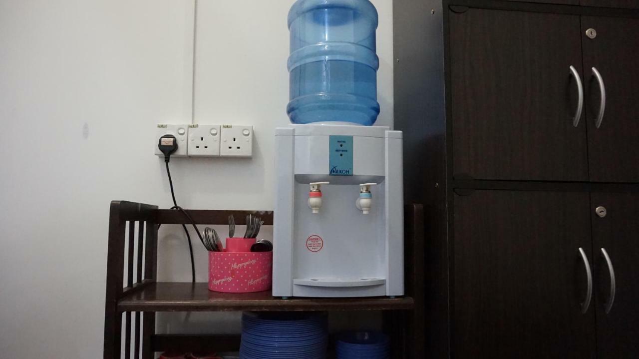 Jiaxin Hostel Ulu Tiram Esterno foto