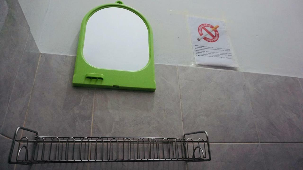 Jiaxin Hostel Ulu Tiram Esterno foto